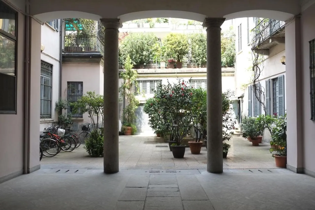 Piazza V Giornate Milano Relax Studio Apartment Italy